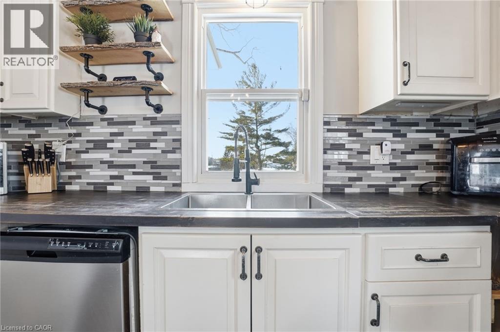 211 Robinson Road, Dunnville, ON - Indoor Photo Showing Kitchen With Double Sink