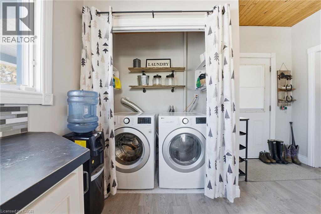 211 Robinson Road, Dunnville, ON - Indoor Photo Showing Laundry Room