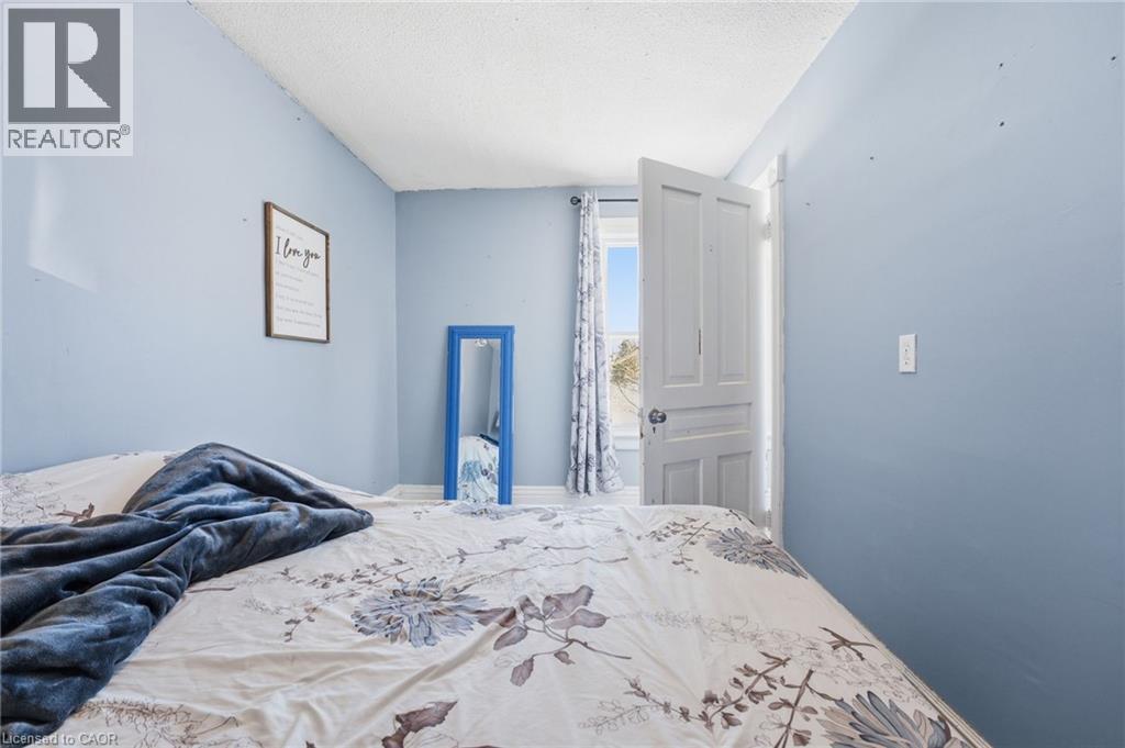 211 Robinson Road, Dunnville, ON - Indoor Photo Showing Bedroom