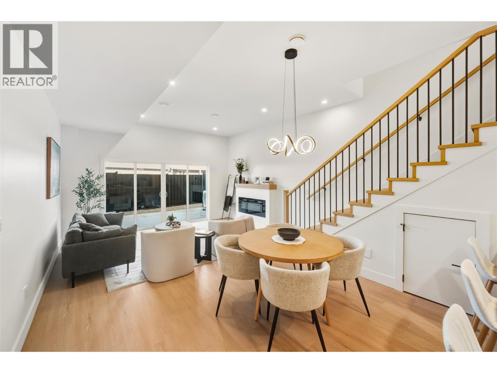 194 Maple Place Unit# 2, Oliver, BC - Indoor Photo Showing Dining Room