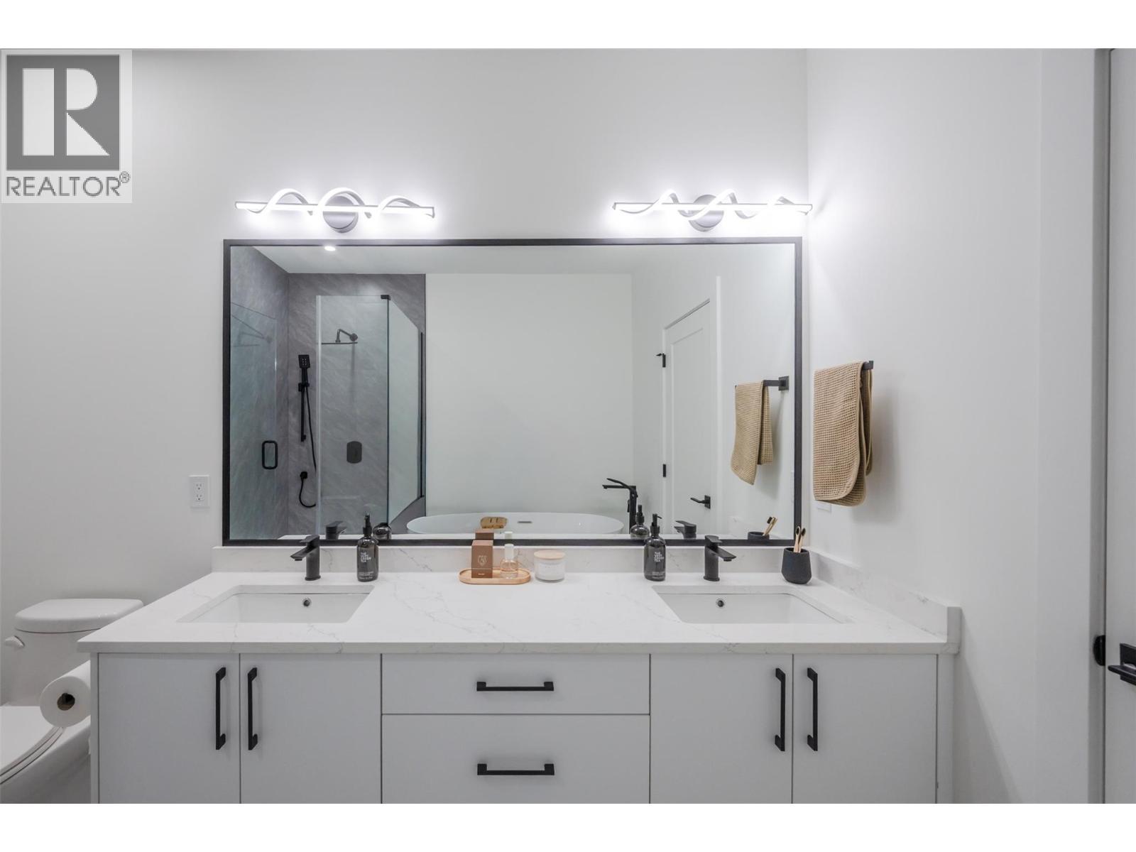 194 Maple Place Unit# 2, Oliver, BC - Indoor Photo Showing Bathroom