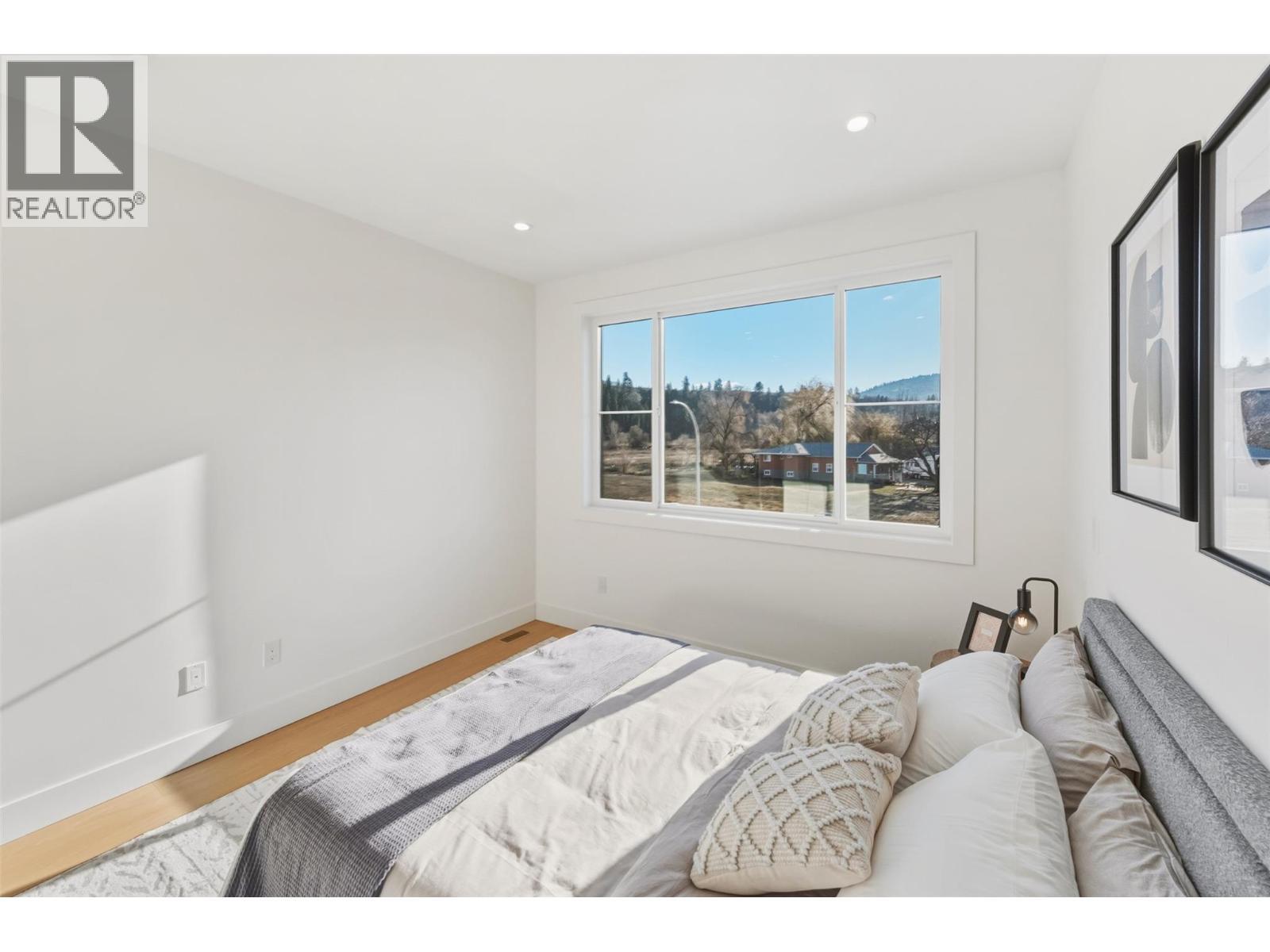 194 Maple Place Unit# 2, Oliver, BC - Indoor Photo Showing Bedroom