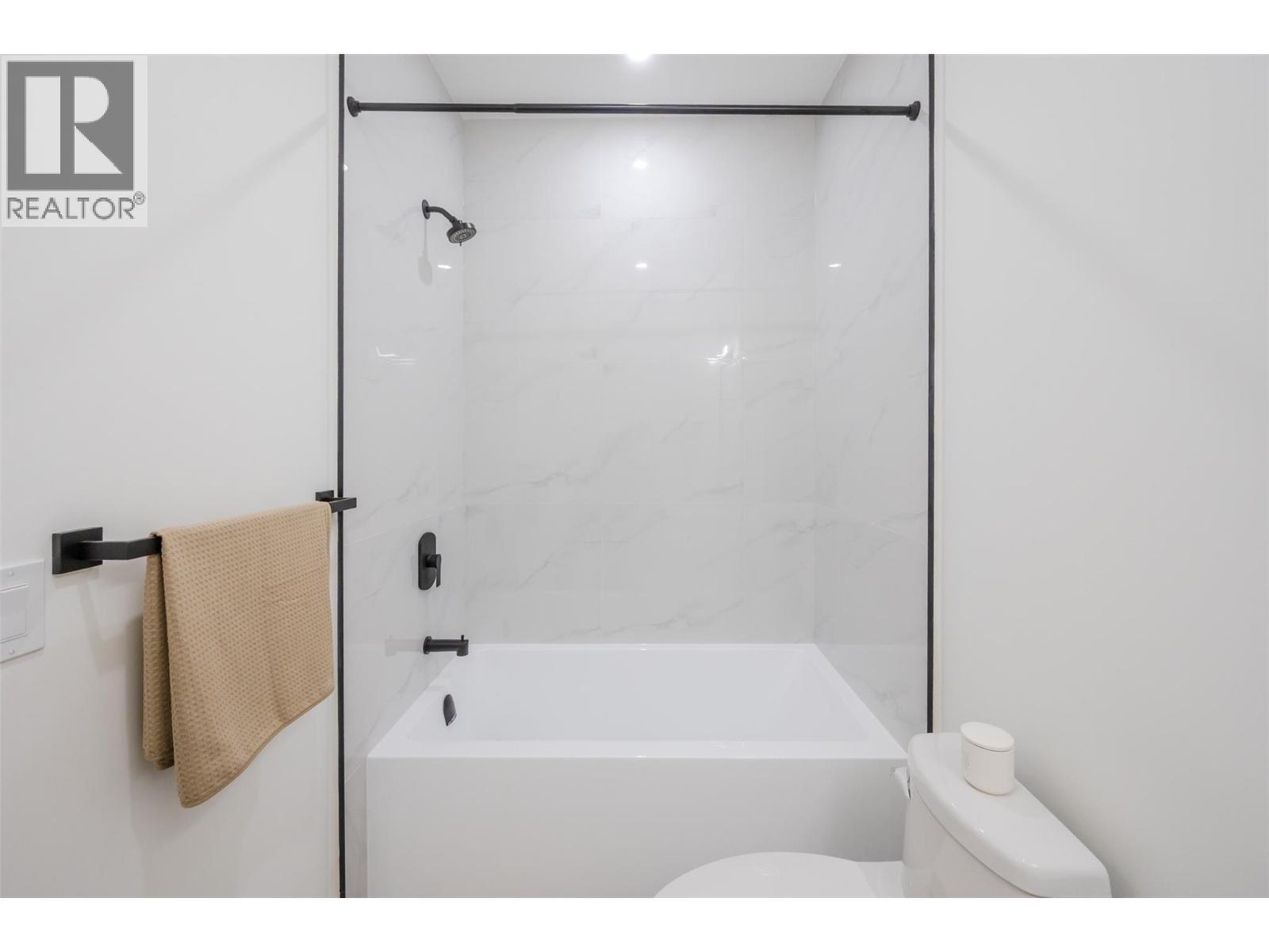 194 Maple Place Unit# 2, Oliver, BC - Indoor Photo Showing Bathroom