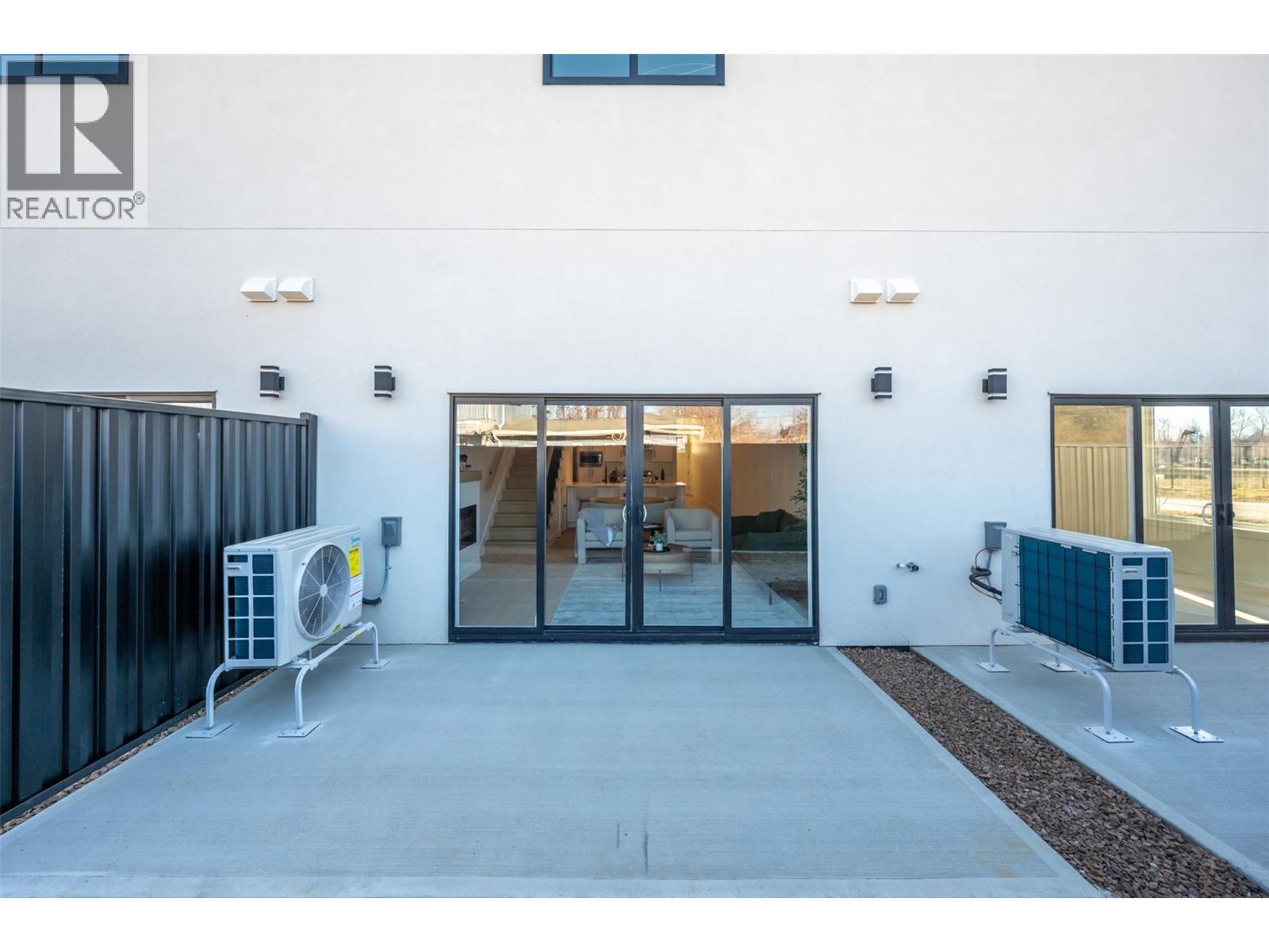194 Maple Place Unit# 2, Oliver, BC - Outdoor With Exterior