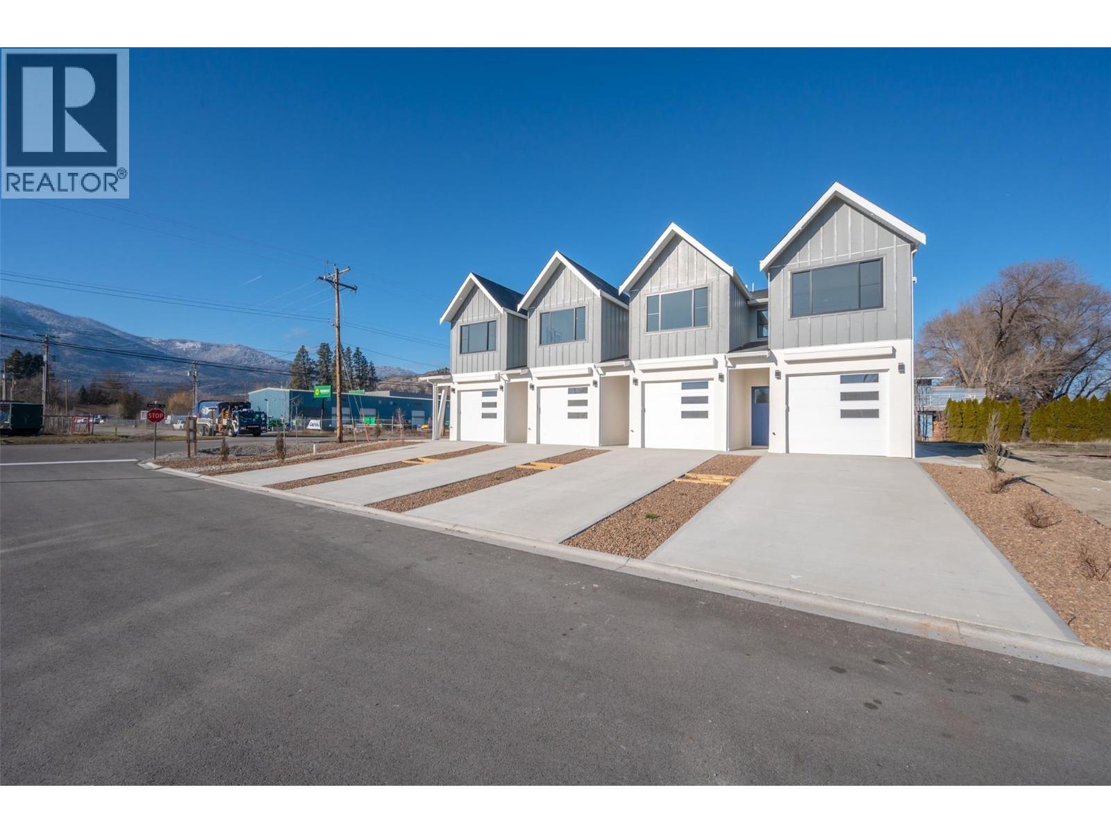194 Maple Place Unit# 2, Oliver, BC - Outdoor