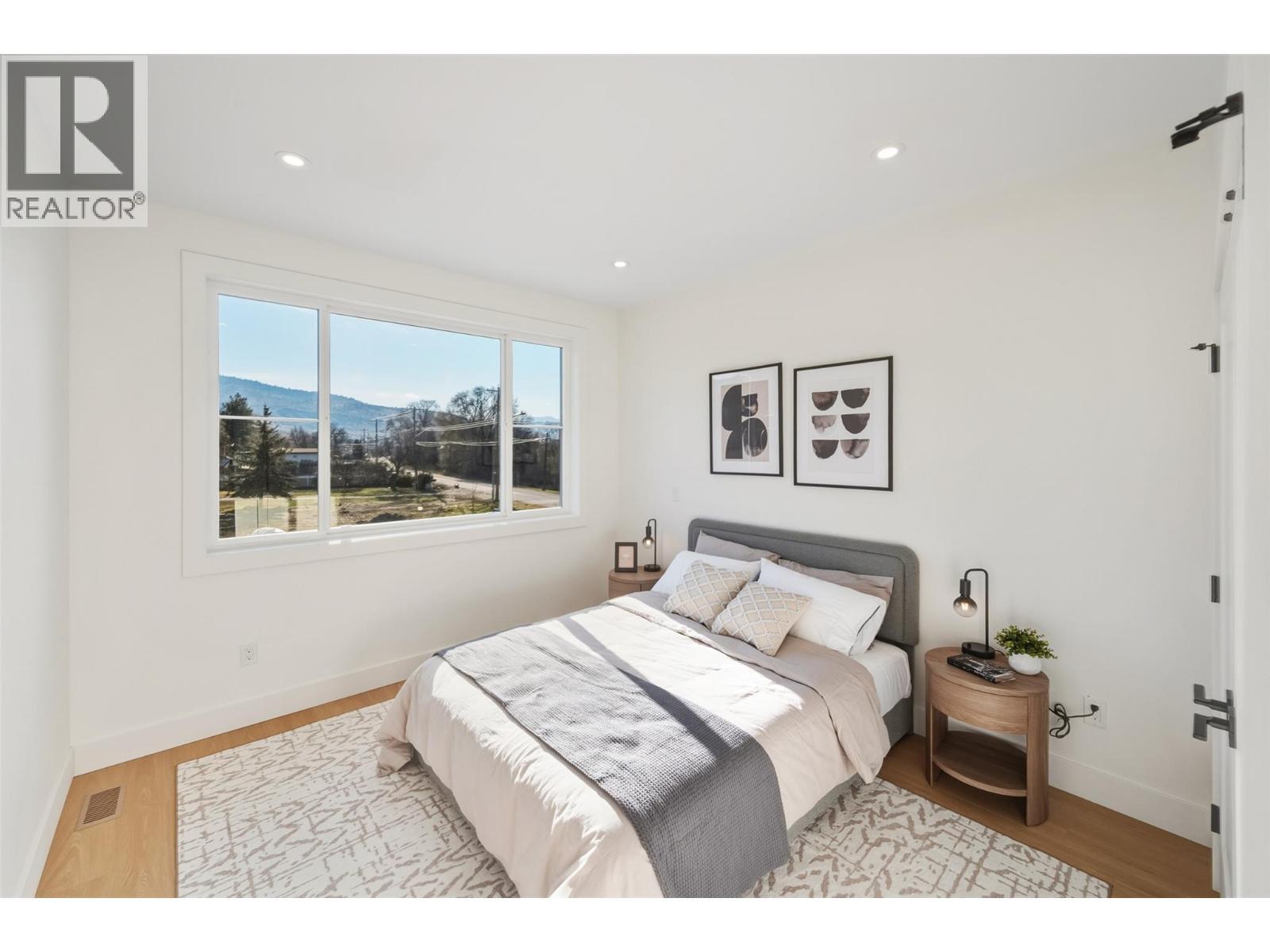 194 Maple Place Unit# 2, Oliver, BC - Indoor Photo Showing Bedroom