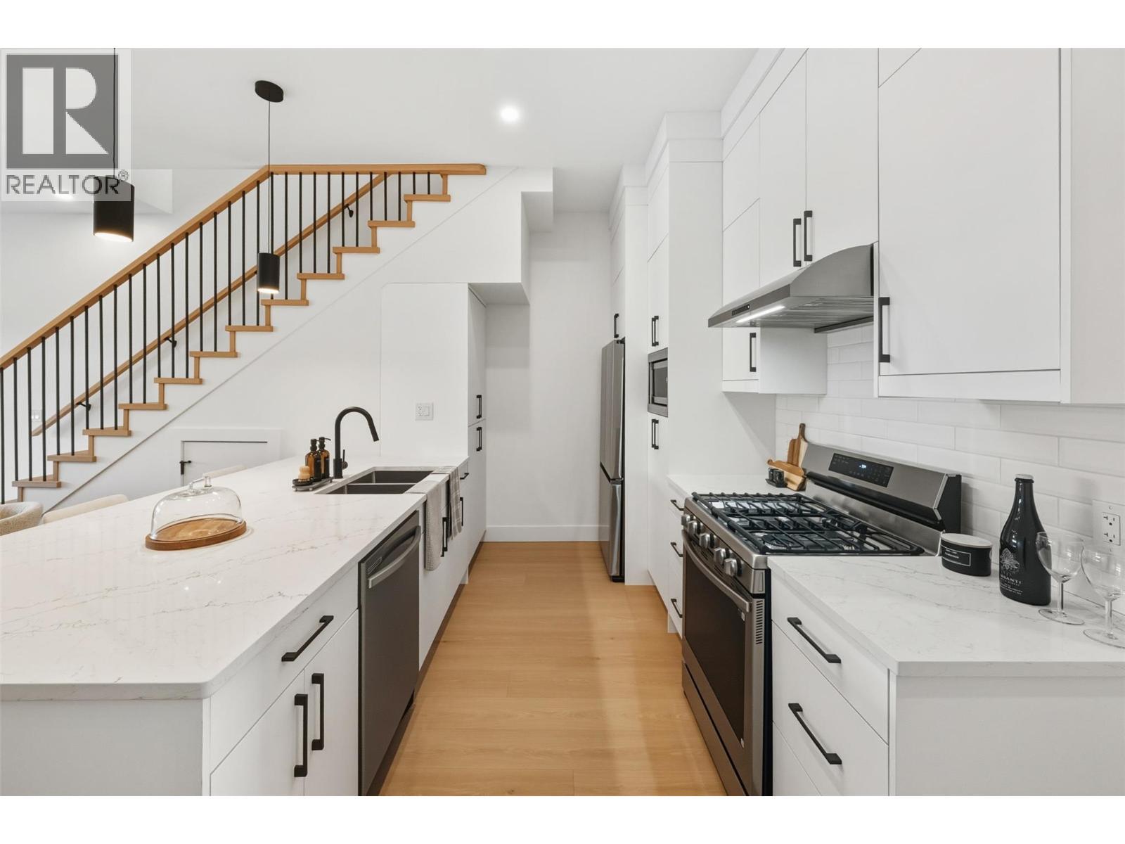 194 Maple Place Unit# 2, Oliver, BC - Indoor Photo Showing Kitchen With Double Sink With Upgraded Kitchen