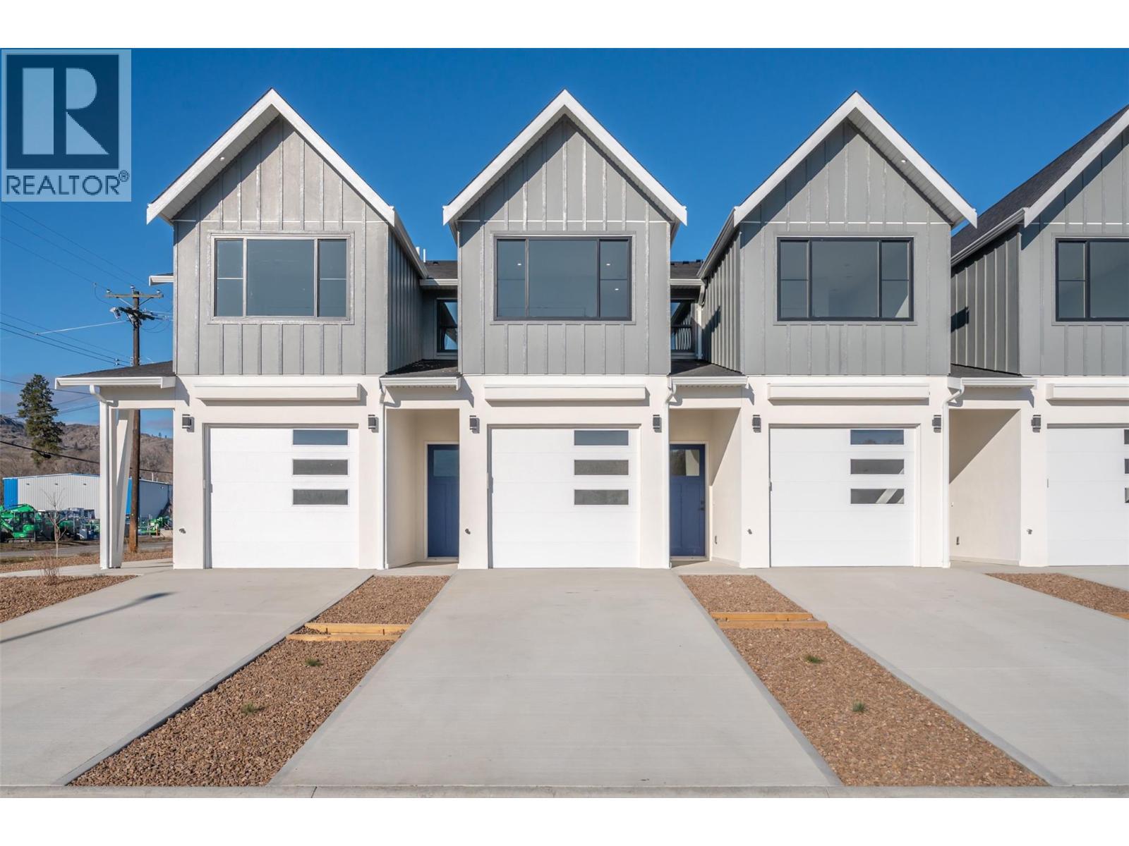 194 Maple Place Unit# 2, Oliver, BC - Outdoor With Facade