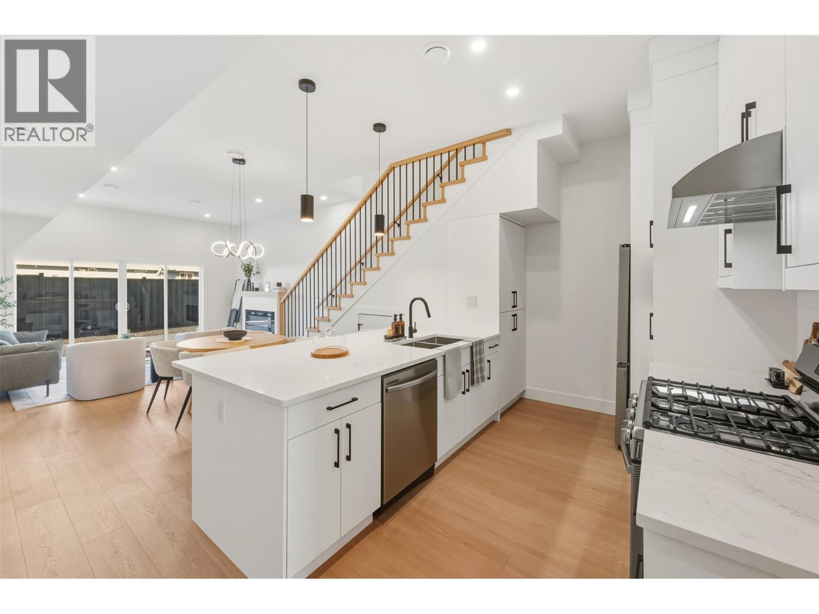 194 Maple Place Unit# 2, Oliver, BC - Indoor Photo Showing Kitchen With Double Sink With Upgraded Kitchen