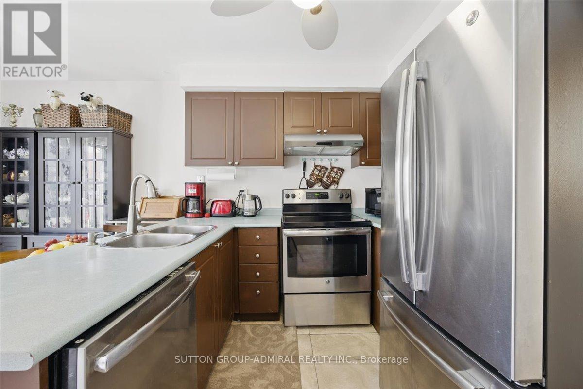 95 Athabaska Road, Barrie, ON - Indoor Photo Showing Kitchen With Stainless Steel Kitchen With Double Sink