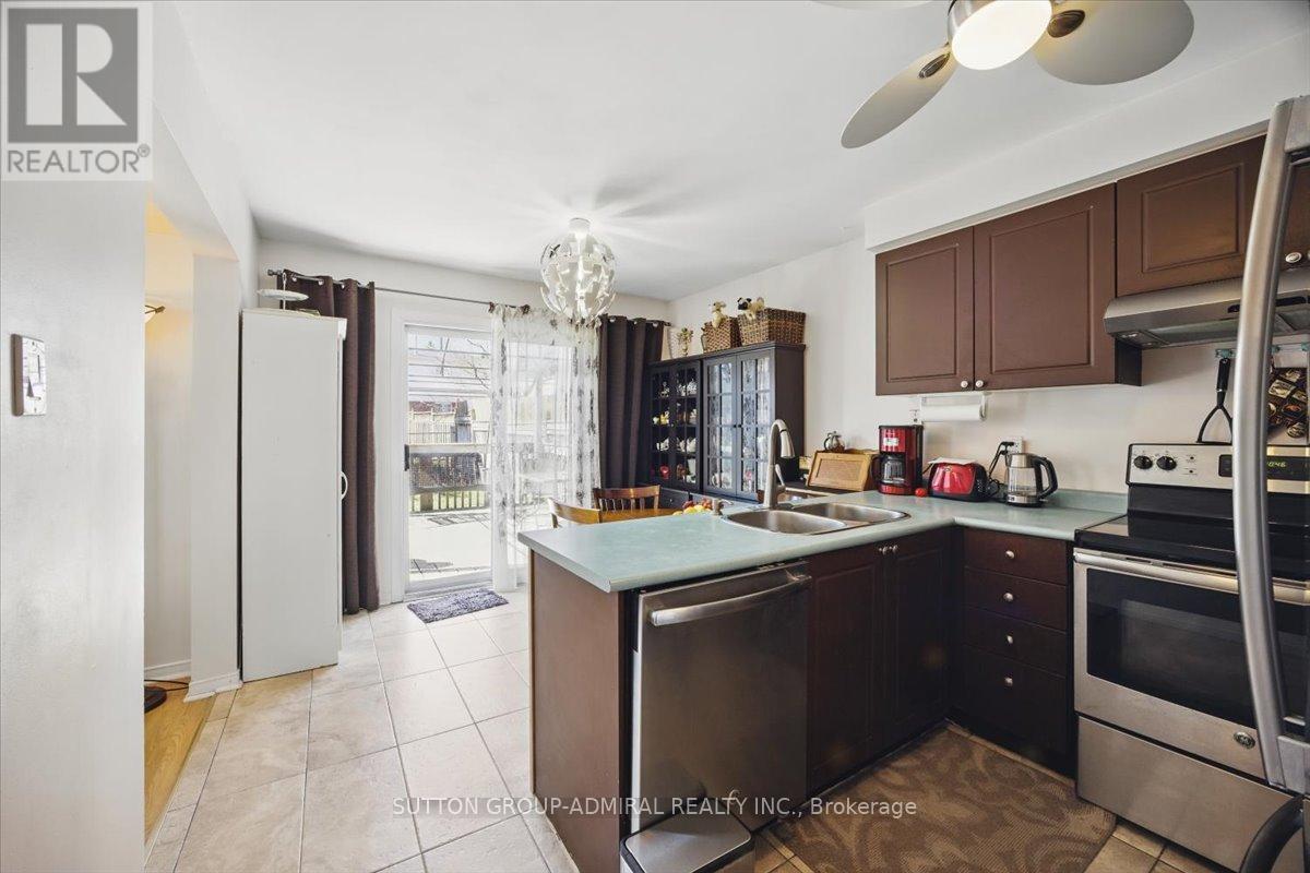 95 Athabaska Road, Barrie, ON - Indoor Photo Showing Kitchen With Stainless Steel Kitchen With Double Sink