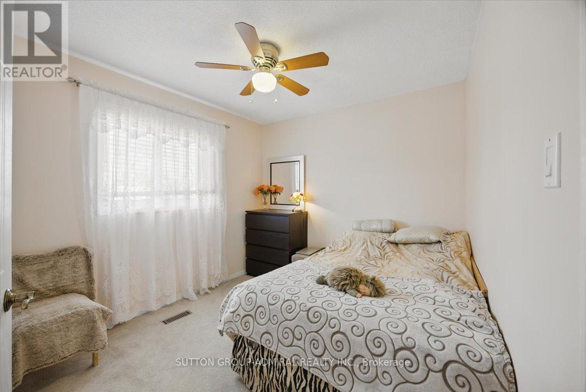 95 Athabaska Road, Barrie, ON - Indoor Photo Showing Bedroom