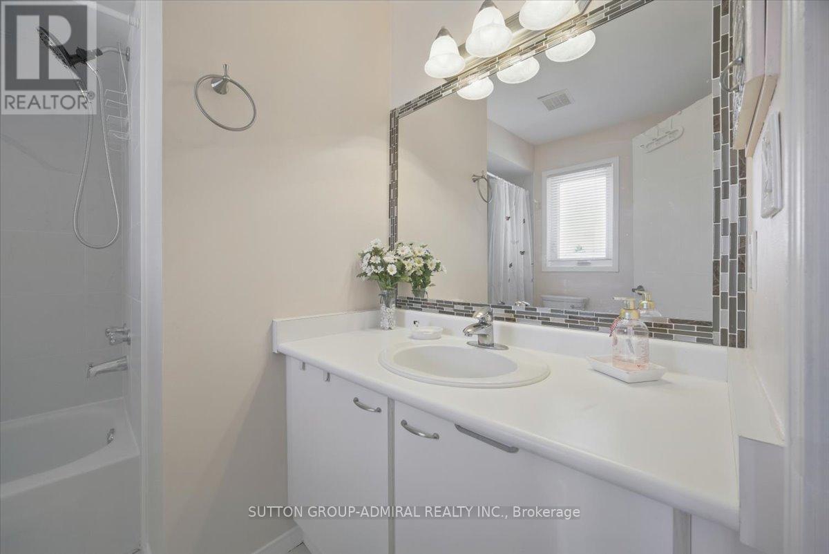 95 Athabaska Road, Barrie, ON - Indoor Photo Showing Bathroom