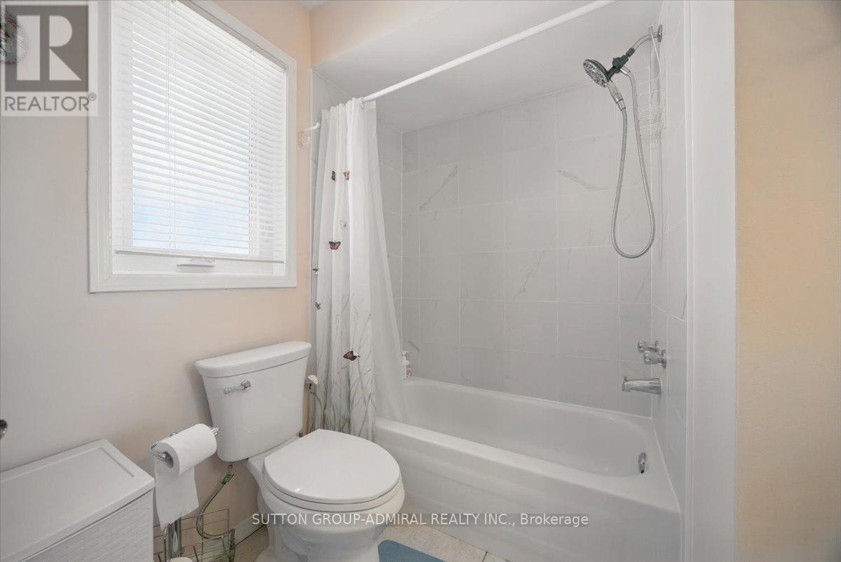 95 Athabaska Road, Barrie, ON - Indoor Photo Showing Bathroom