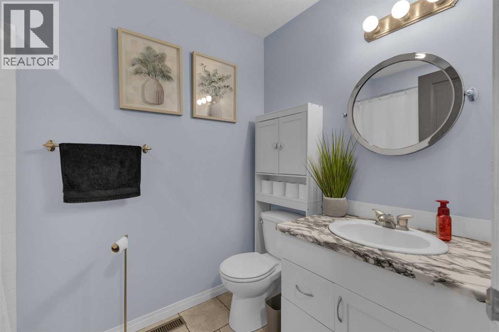 157 Kidd Close, Red Deer, AB - Indoor Photo Showing Bathroom