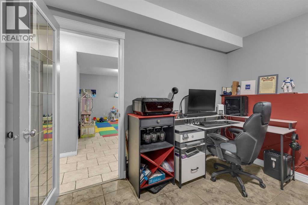 157 Kidd Close, Red Deer, AB - Indoor Photo Showing Office