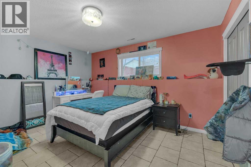 157 Kidd Close, Red Deer, AB - Indoor Photo Showing Bedroom