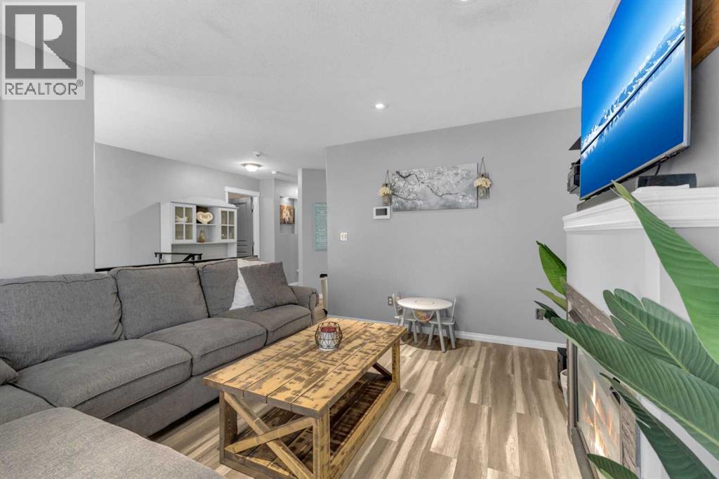 157 Kidd Close, Red Deer, AB - Indoor Photo Showing Living Room