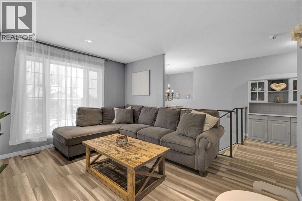 157 Kidd Close, Red Deer, AB - Indoor Photo Showing Living Room