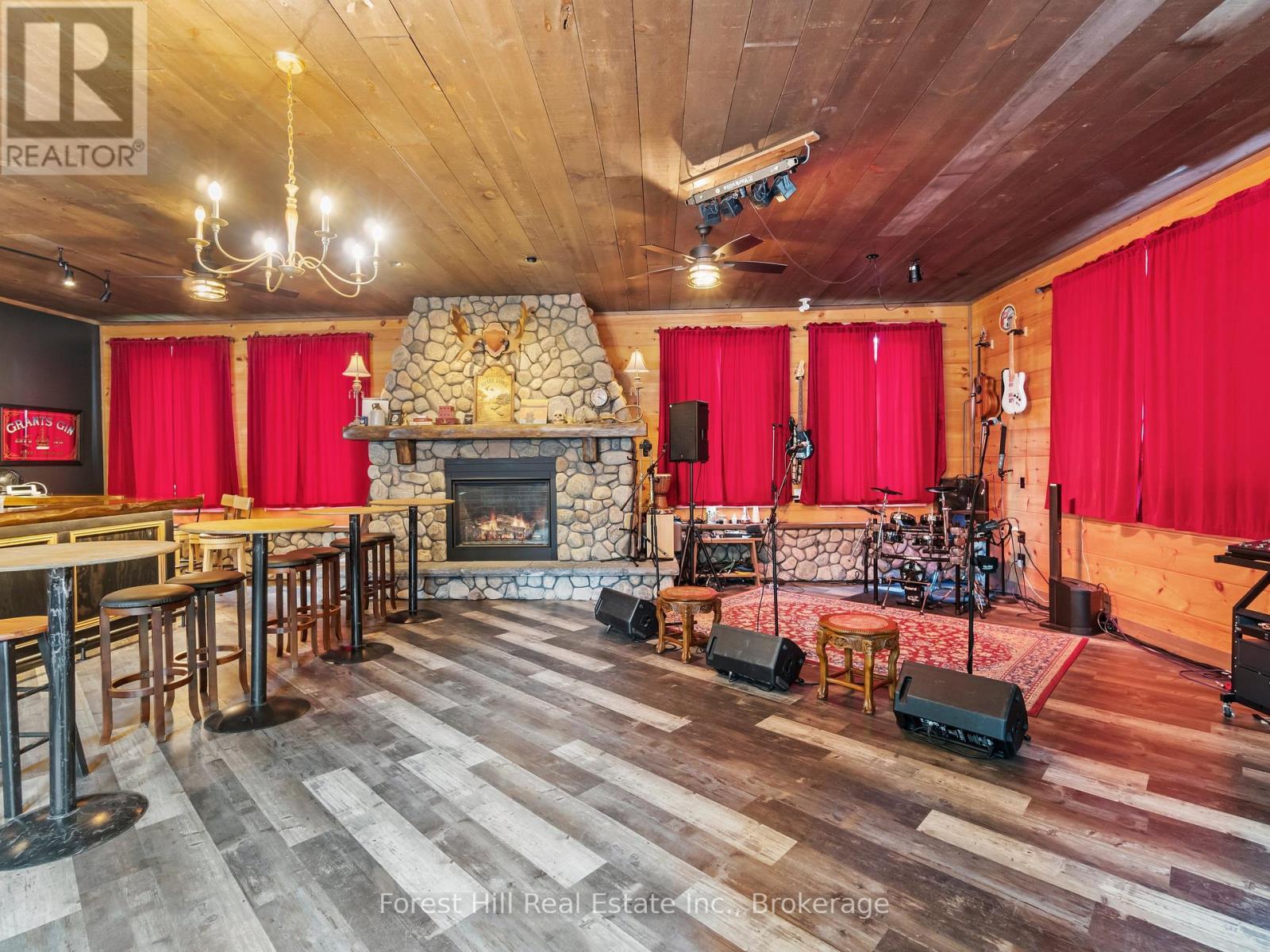 1326 Kawagama Lake Road, Algonquin Highlands (Sherborne), ON - Indoor With Fireplace