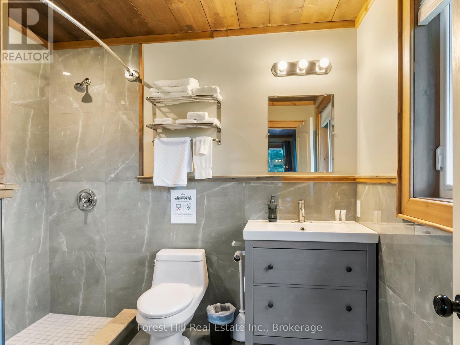 1326 Kawagama Lake Road, Algonquin Highlands (Sherborne), ON - Indoor Photo Showing Bathroom