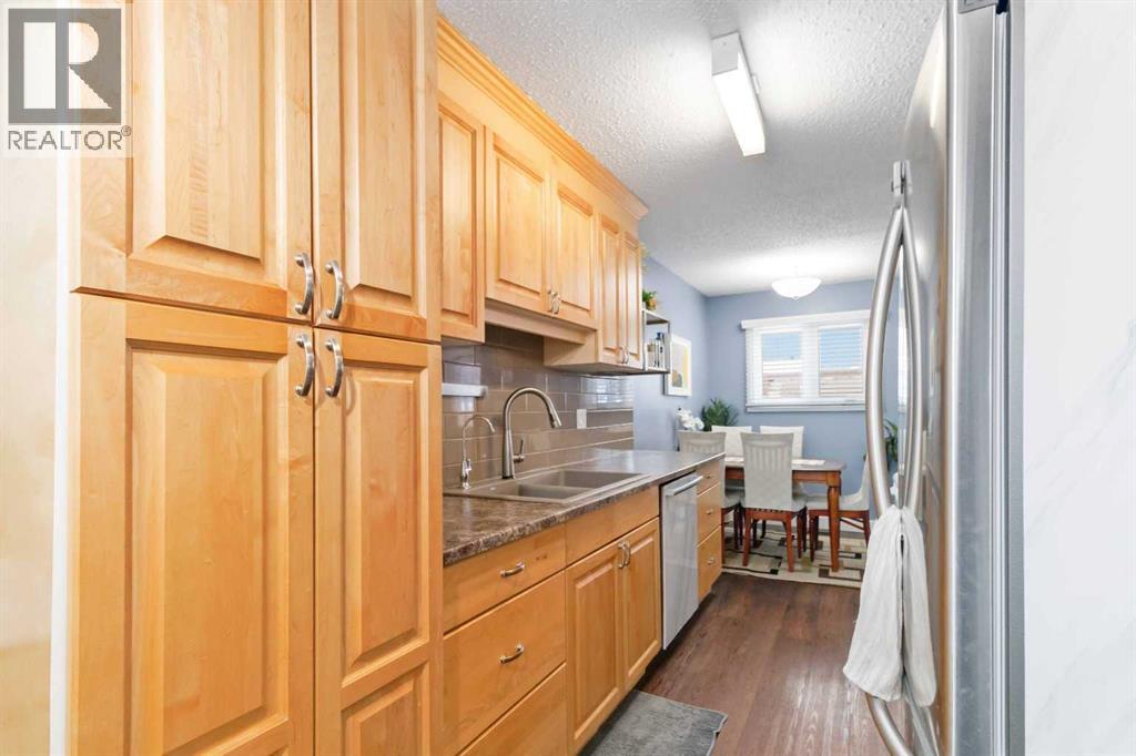 109 Ross Street, Fort Mcmurray, AB - Indoor Photo Showing Kitchen With Double Sink
