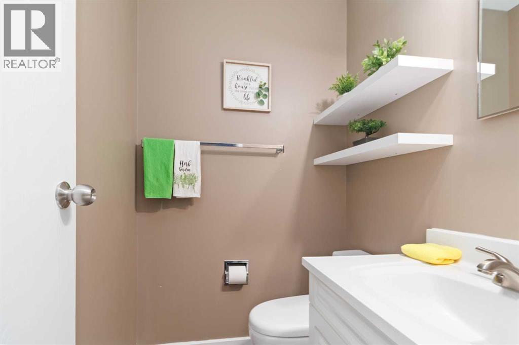 109 Ross Street, Fort Mcmurray, AB - Indoor Photo Showing Bathroom