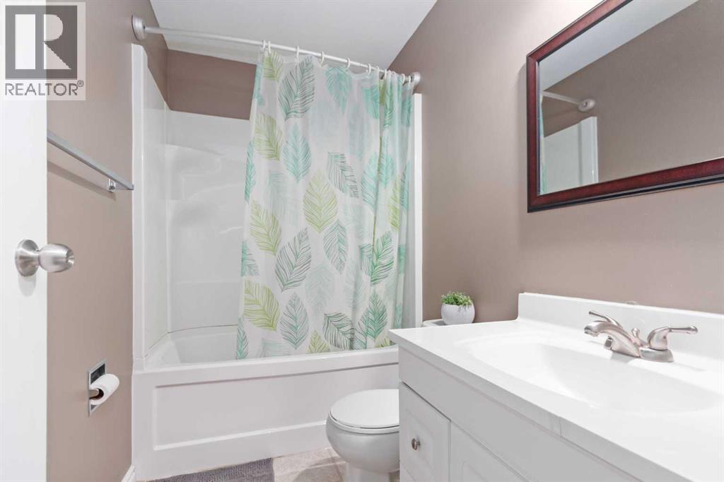 109 Ross Street, Fort Mcmurray, AB - Indoor Photo Showing Bathroom