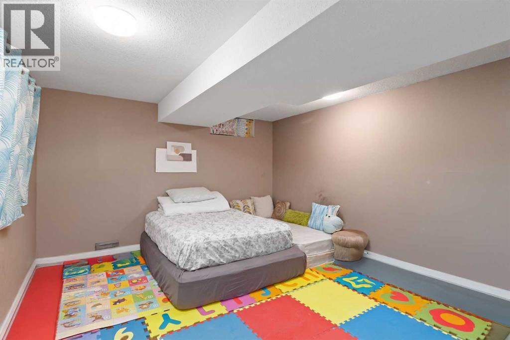109 Ross Street, Fort Mcmurray, AB - Indoor Photo Showing Bedroom