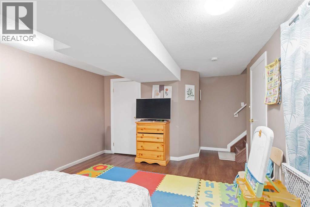 109 Ross Street, Fort Mcmurray, AB - Indoor Photo Showing Bedroom