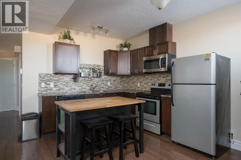 353 Walnut Crescent, Fort Mcmurray, AB - Indoor Photo Showing Kitchen With Stainless Steel Kitchen