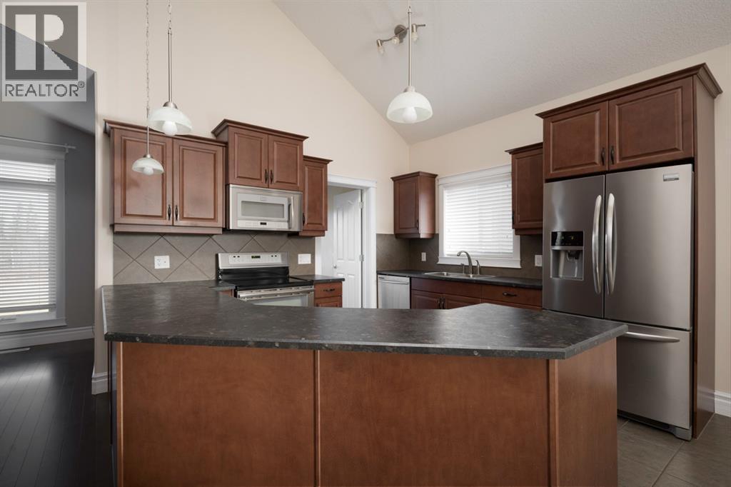 353 Walnut Crescent, Fort Mcmurray, AB - Indoor Photo Showing Kitchen