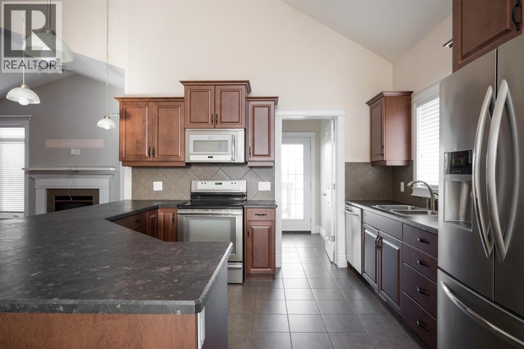 353 Walnut Crescent, Fort Mcmurray, AB - Indoor Photo Showing Kitchen With Stainless Steel Kitchen With Double Sink
