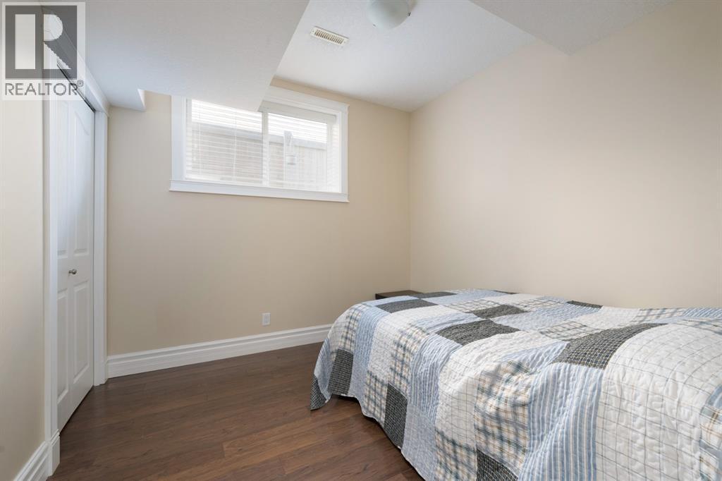 353 Walnut Crescent, Fort Mcmurray, AB - Indoor Photo Showing Bedroom