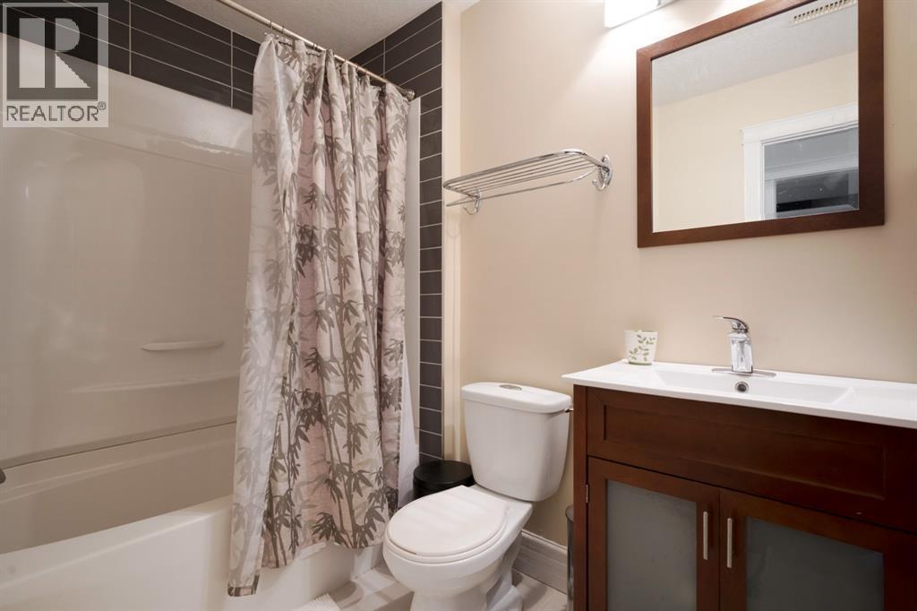 353 Walnut Crescent, Fort Mcmurray, AB - Indoor Photo Showing Bathroom