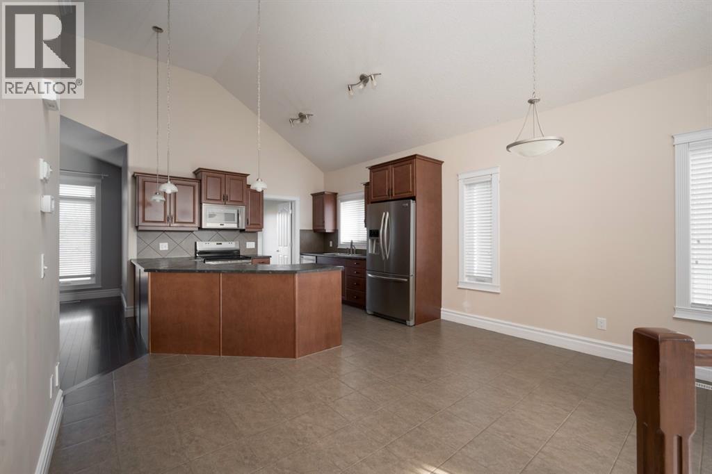 353 Walnut Crescent, Fort Mcmurray, AB - Indoor Photo Showing Kitchen