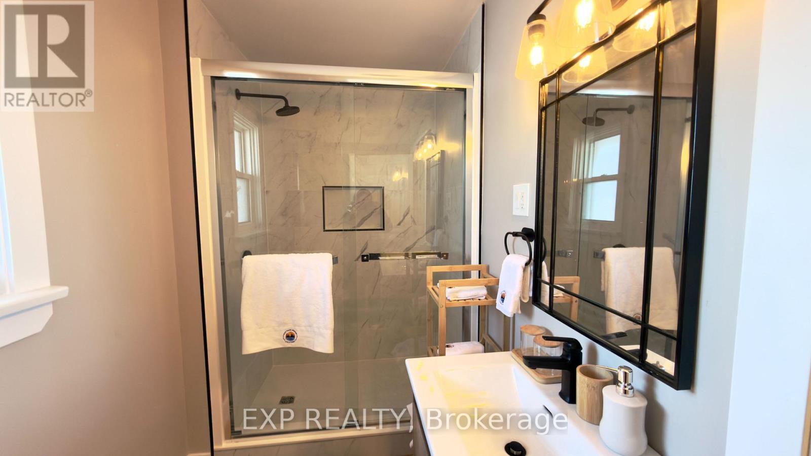 1515 Dufferin Street, Whitby, ON - Indoor Photo Showing Other Room