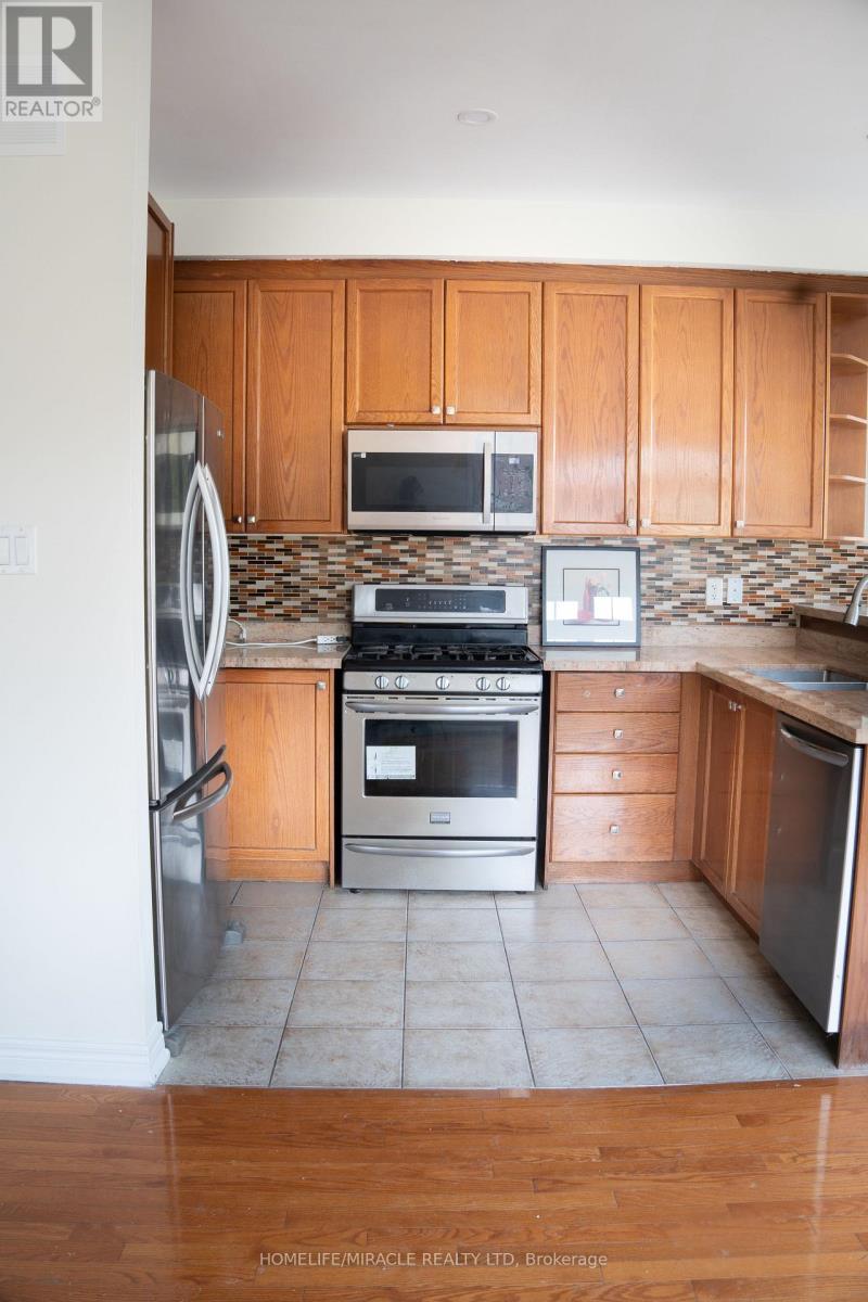37 Calm Waters Crescent, Brampton, ON - Indoor Photo Showing Kitchen With Stainless Steel Kitchen