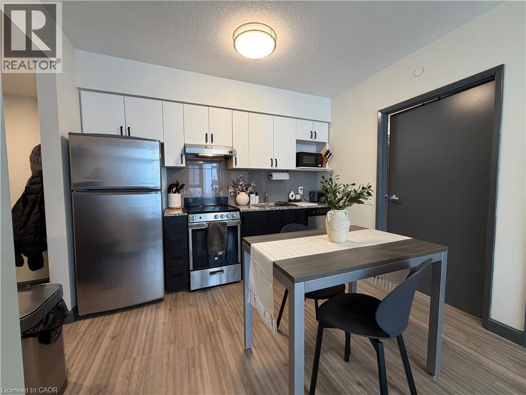 239 Albert Street Unit# 1903, Waterloo, ON - Indoor Photo Showing Kitchen