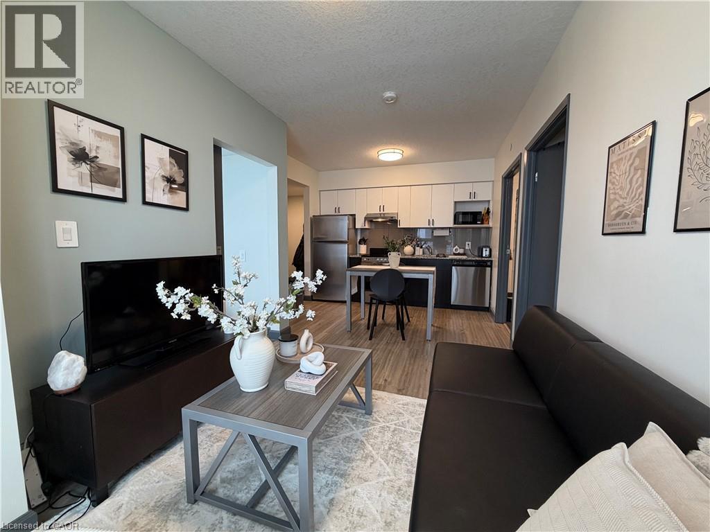 239 Albert Street Unit# 1903, Waterloo, ON - Indoor Photo Showing Living Room