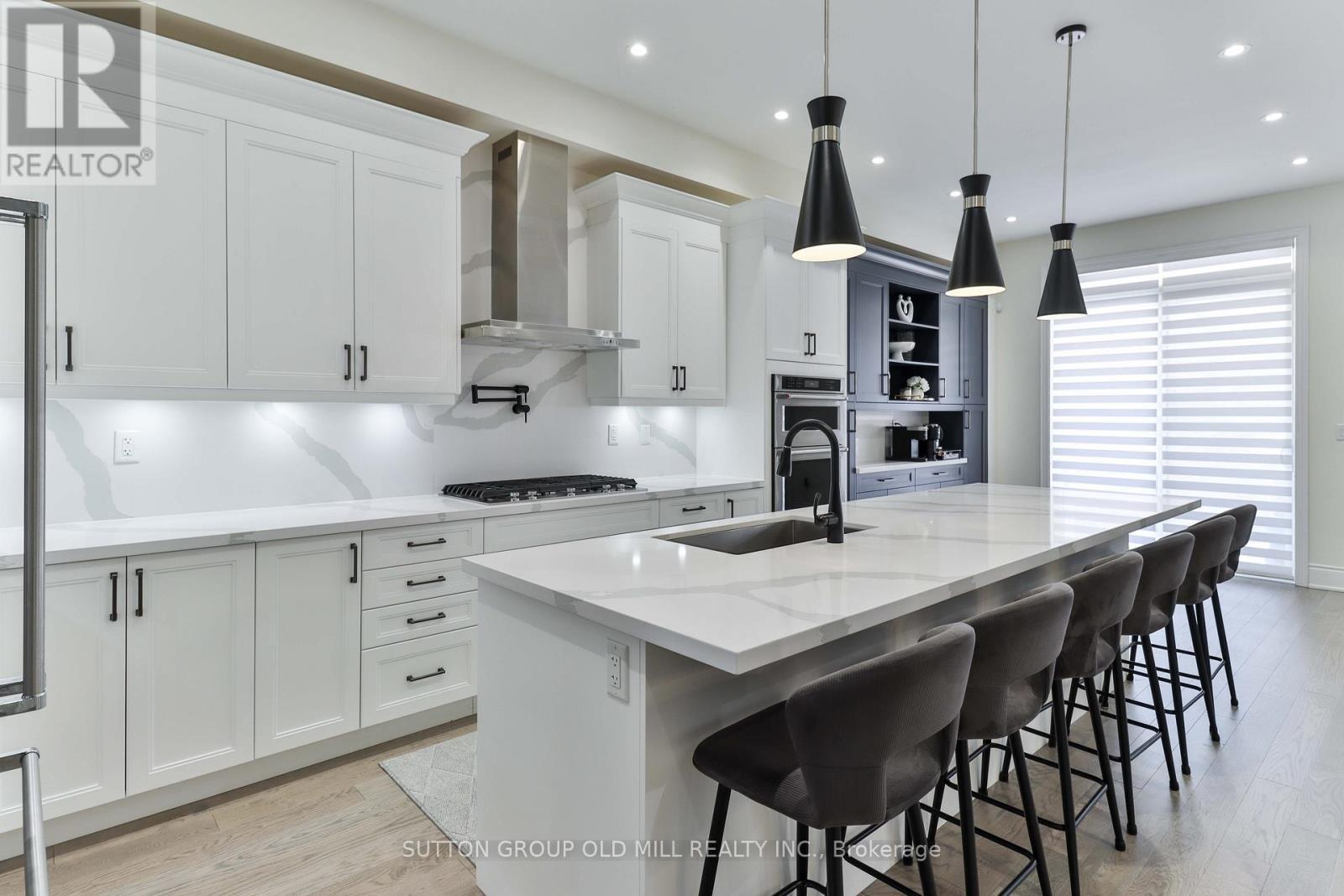 17 Bellefond Street, Vaughan, ON - Indoor Photo Showing Kitchen With Upgraded Kitchen
