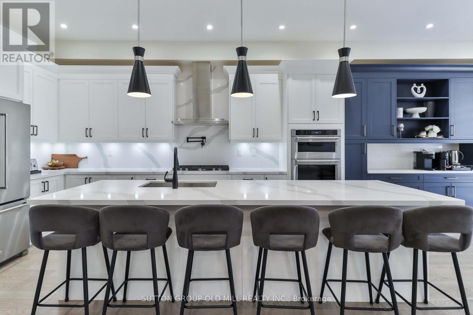17 Bellefond Street, Vaughan, ON - Indoor Photo Showing Kitchen With Upgraded Kitchen