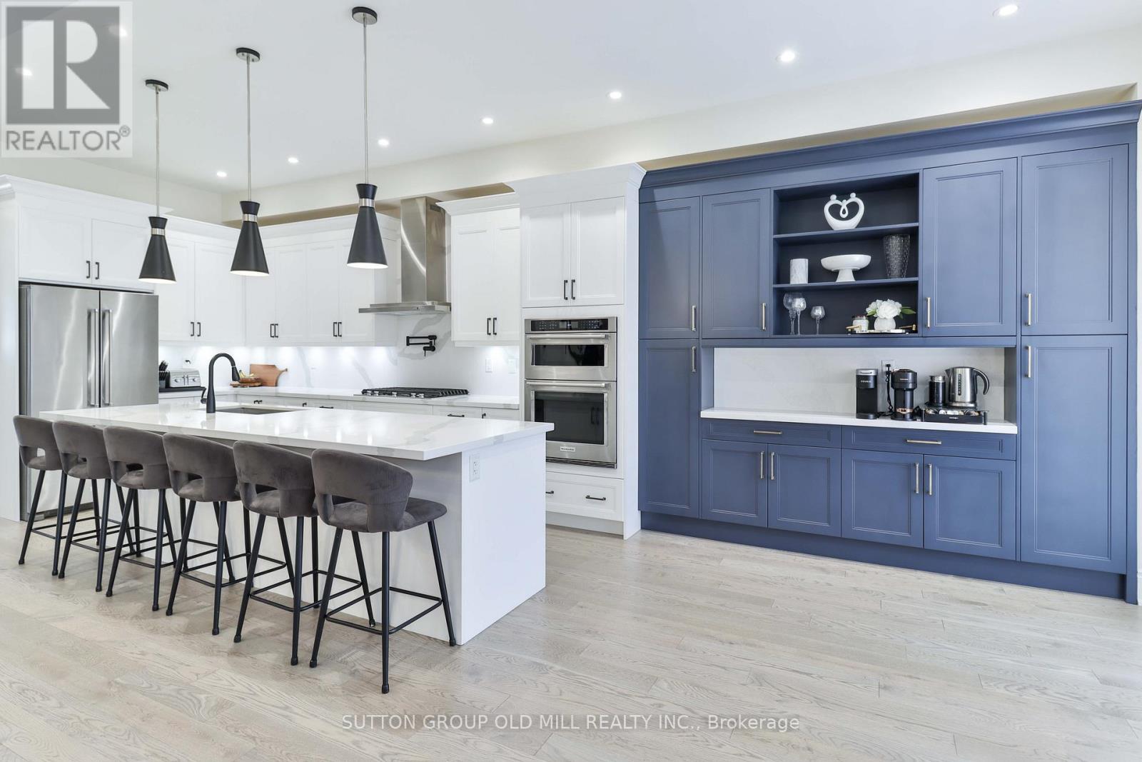 17 Bellefond Street, Vaughan, ON - Indoor Photo Showing Kitchen With Upgraded Kitchen