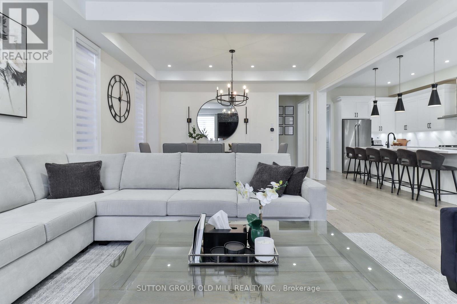 17 Bellefond Street, Vaughan, ON - Indoor Photo Showing Living Room