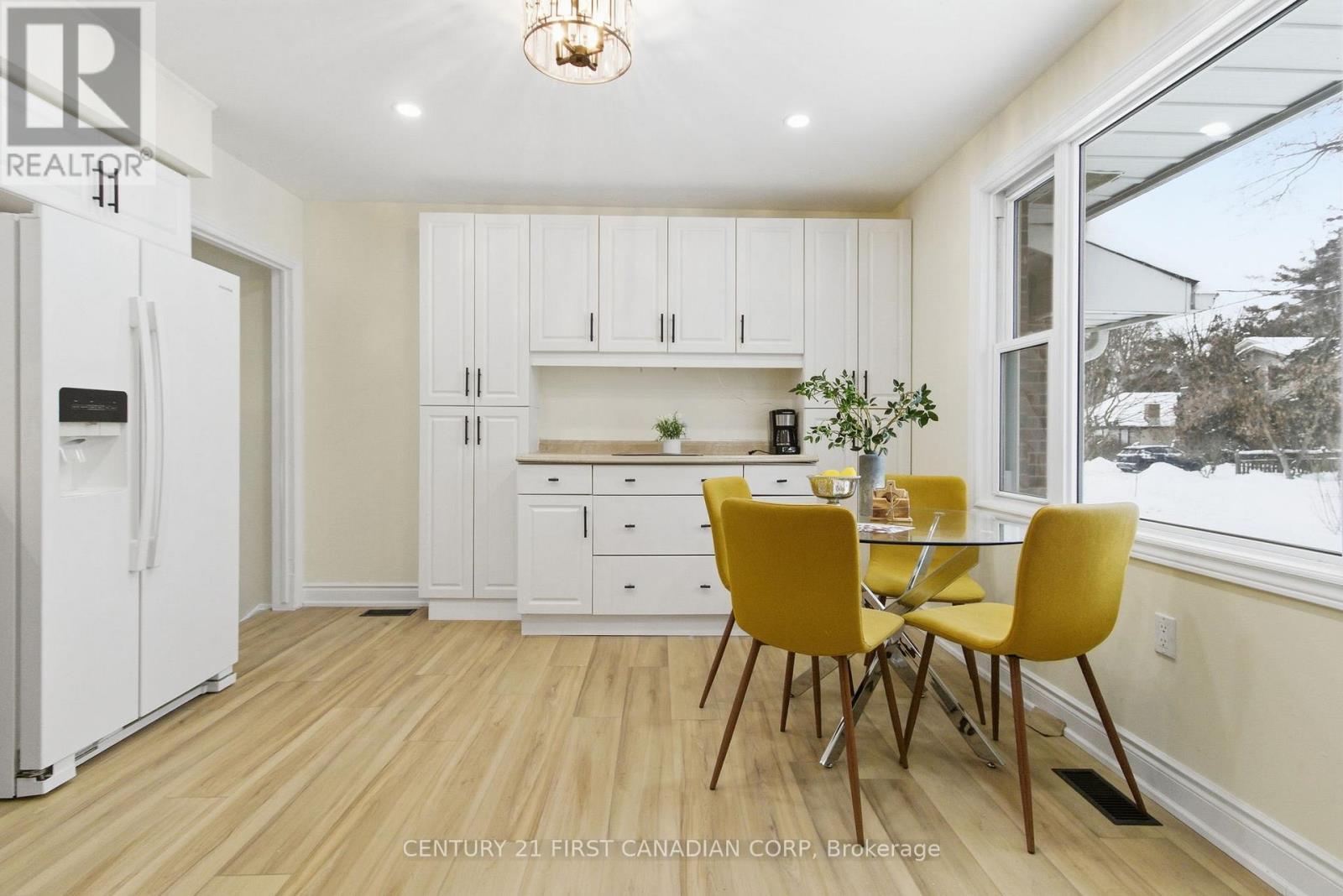 59 Cliftonvale Avenue, London South (South E), ON - Indoor