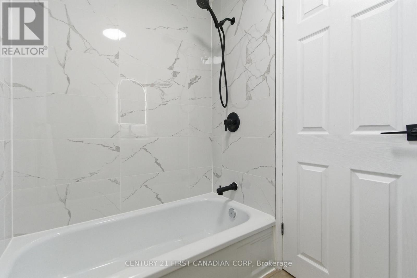 59 Cliftonvale Avenue, London South (South E), ON - Indoor Photo Showing Bathroom