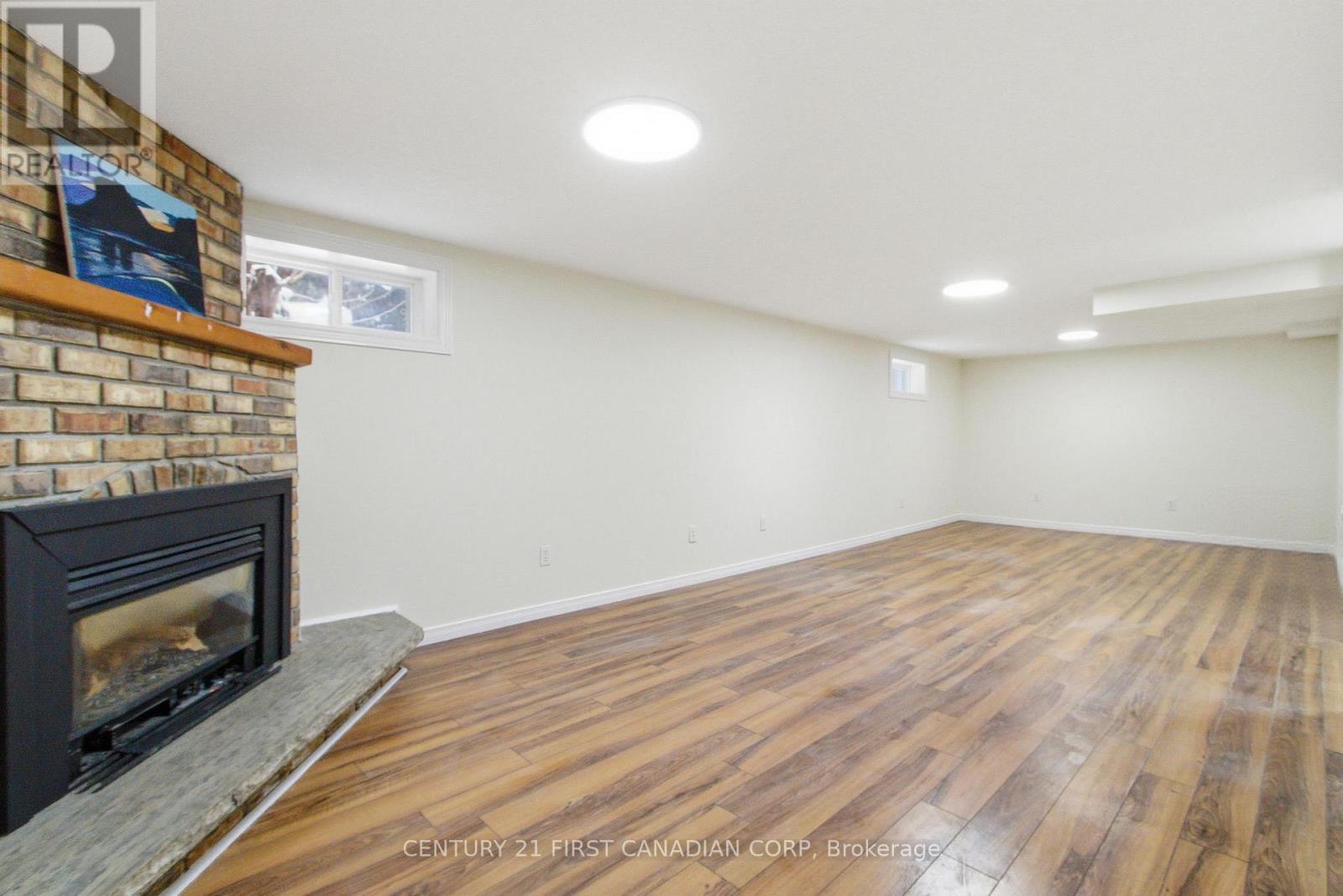 59 Cliftonvale Avenue, London South (South E), ON - Indoor With Fireplace