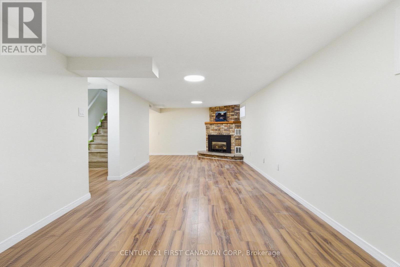 59 Cliftonvale Avenue, London South (South E), ON - Indoor With Fireplace