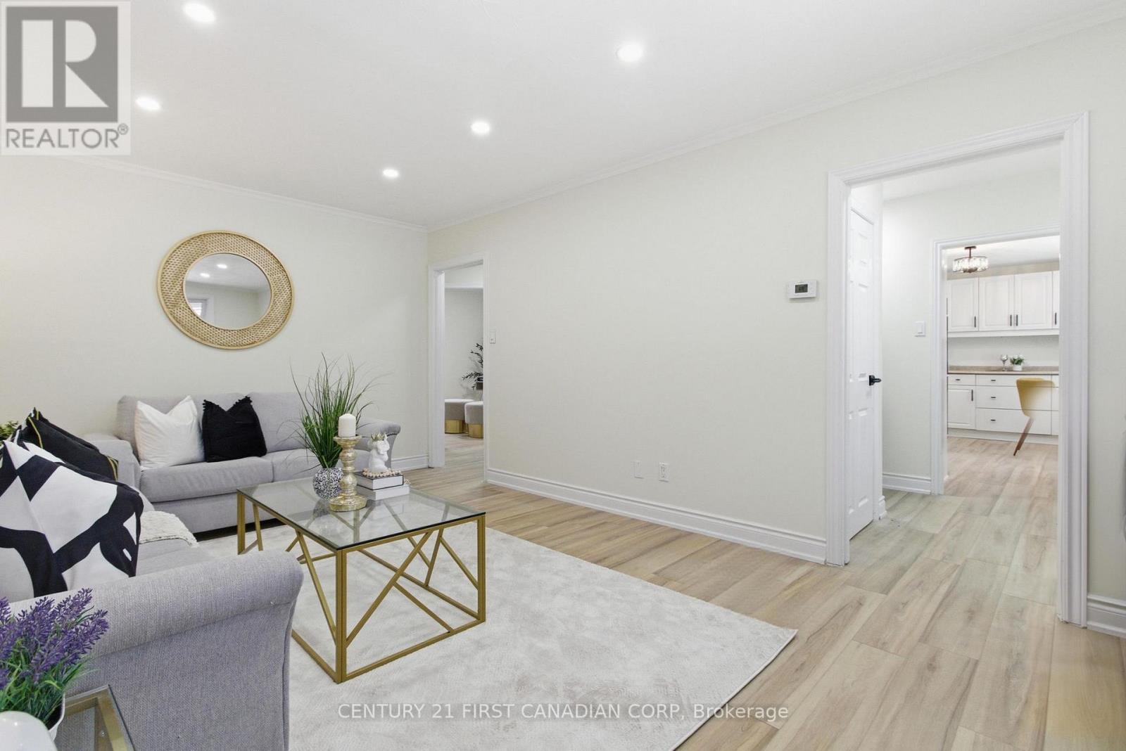 59 Cliftonvale Avenue, London South (South E), ON - Indoor Photo Showing Living Room