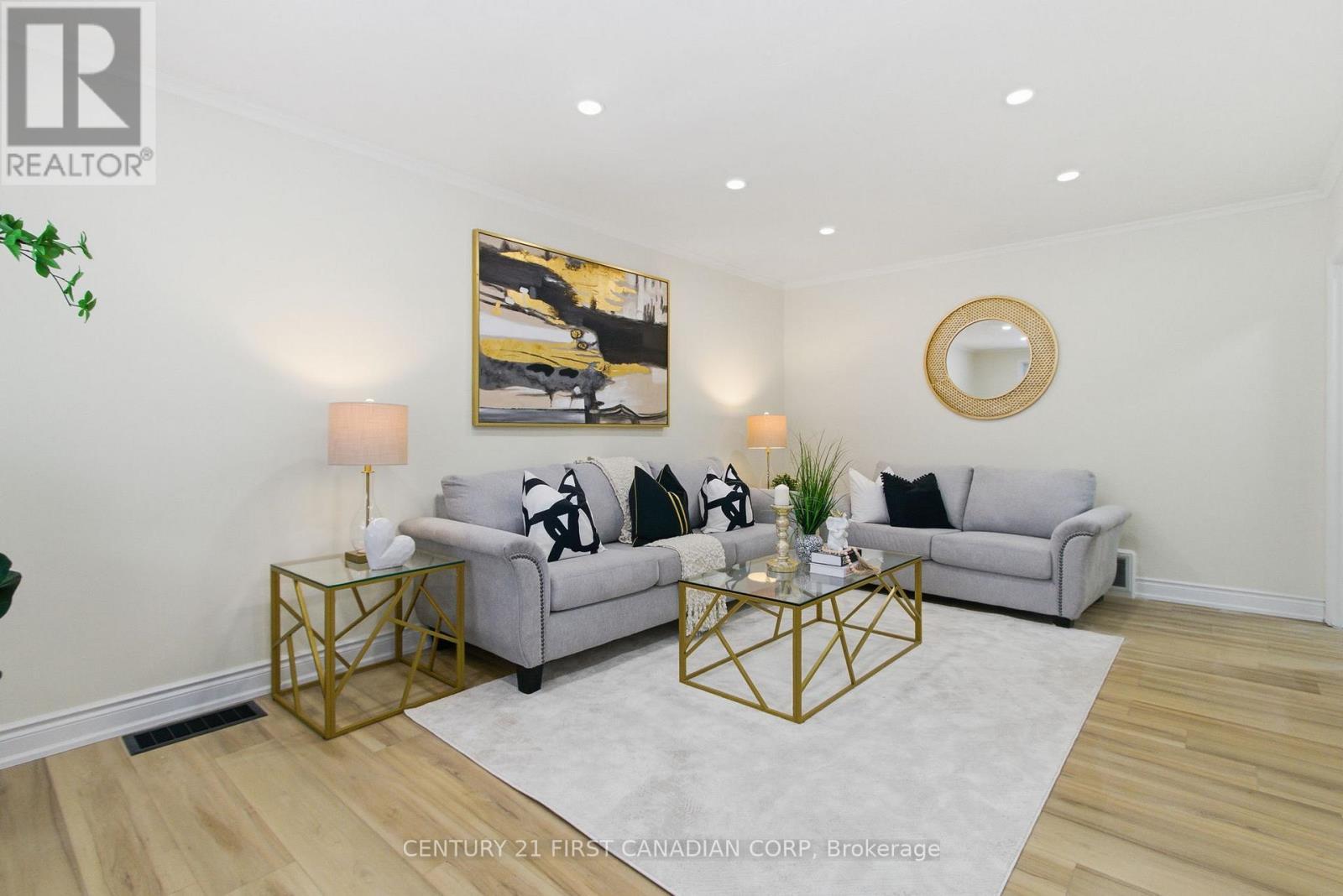 59 Cliftonvale Avenue, London South (South E), ON - Indoor Photo Showing Living Room